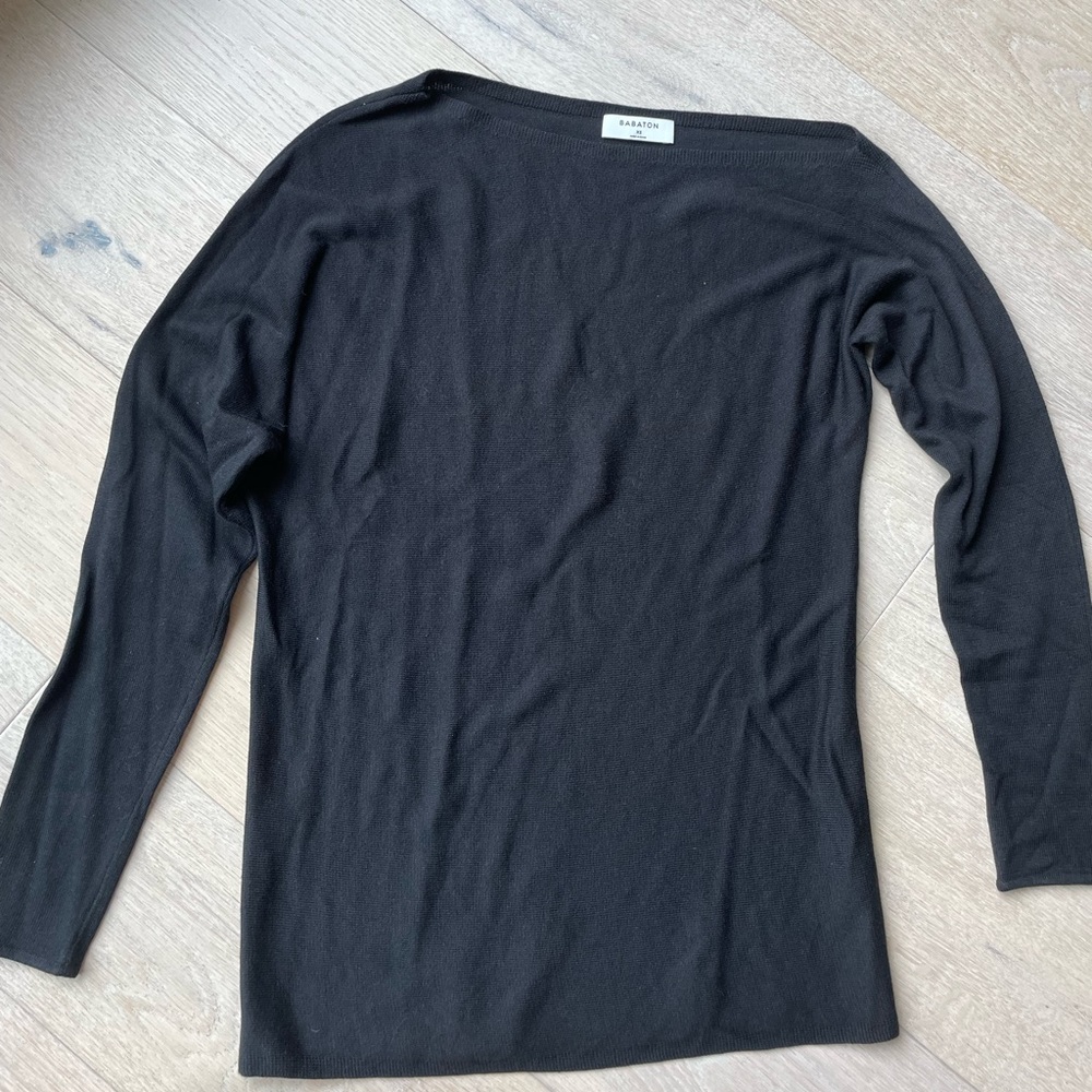 Aritzia Babaton Black Off the Shoulder Thin Sweater. Worn once. Size XS